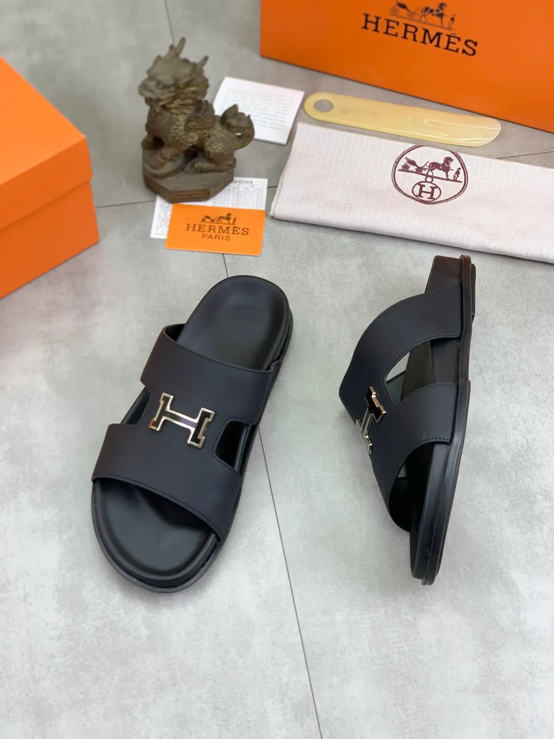Men's shoes 💰P440 New [HERMES] high-end quality new Hermès slippers, made of imported calfskin, wear-resistant and non-slip rubber outsole. Fashionable and elegant code number: 39-44 (38 45 46 customized)